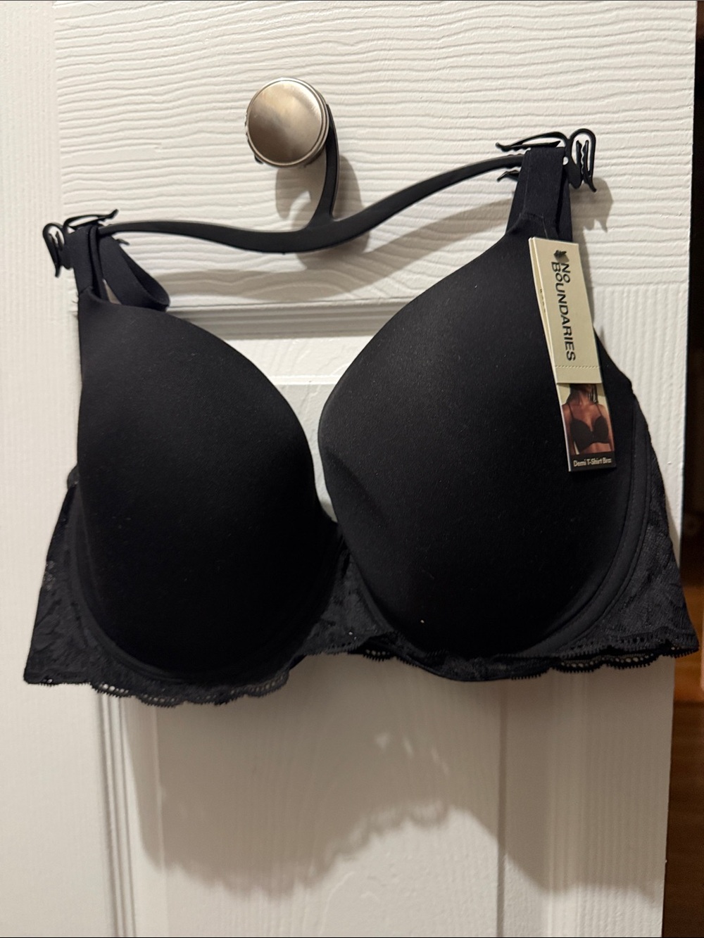 No Boundaries Black Lace-Trim T-Shirt Bra with Smooth Molded Cups
